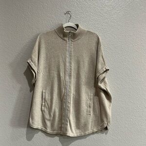 Banana Republic Women’s sweater poncho Zip up Size M/L Pocket Short Sleeve Tan